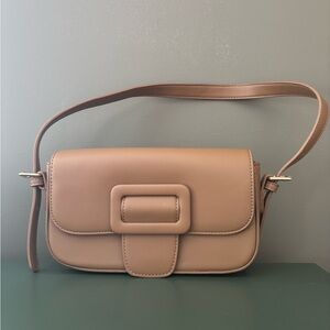 MADISON WEST Gabi Shoulder Bag
BGW-6297 Camel